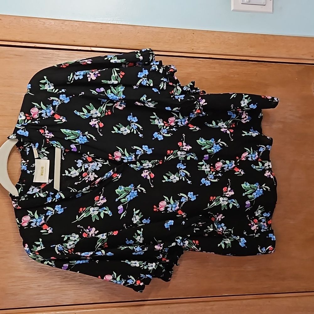 Anthropologie Maeve Black Floral Aveiro Flutter Sleeve Top Shirt sz Medium